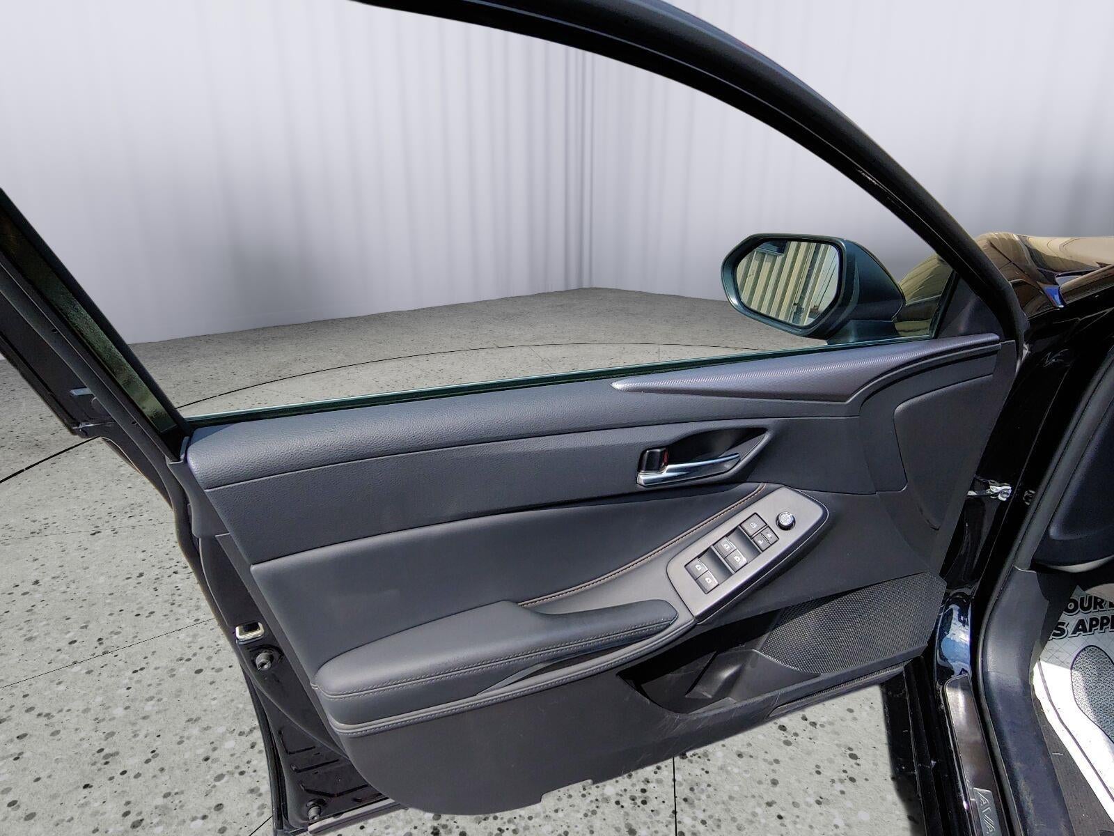 2020 Toyota Avalon Hybrid XSE