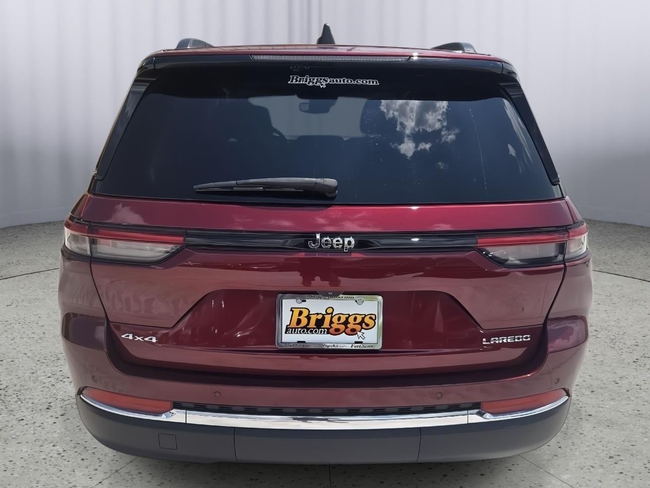 2023 Jeep Grand Cherokee Laredo 4x4