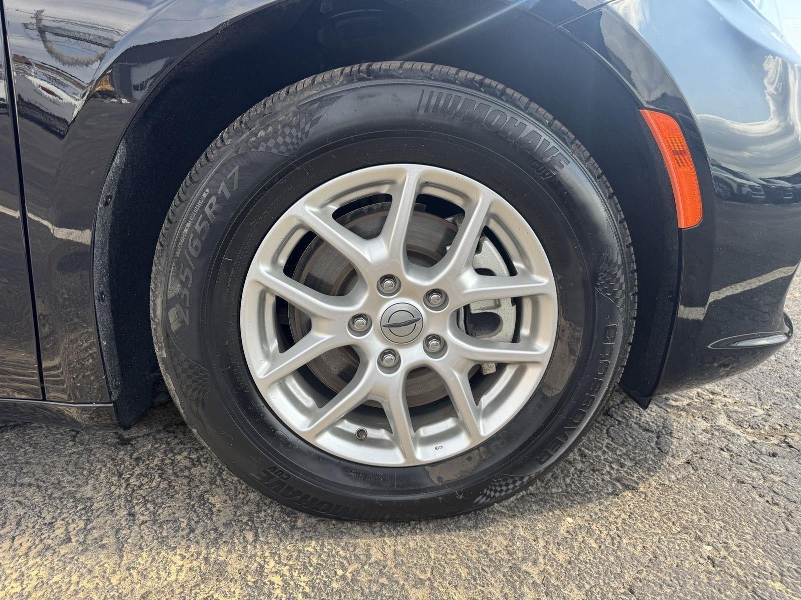 2025 Chrysler Pacifica Select