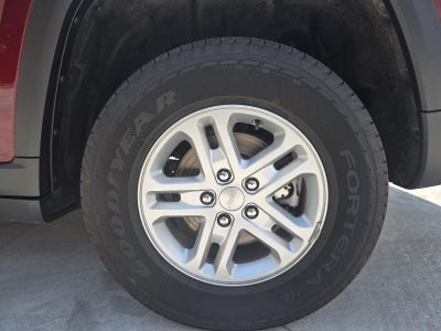 2023 Jeep Grand Cherokee Laredo 4x4