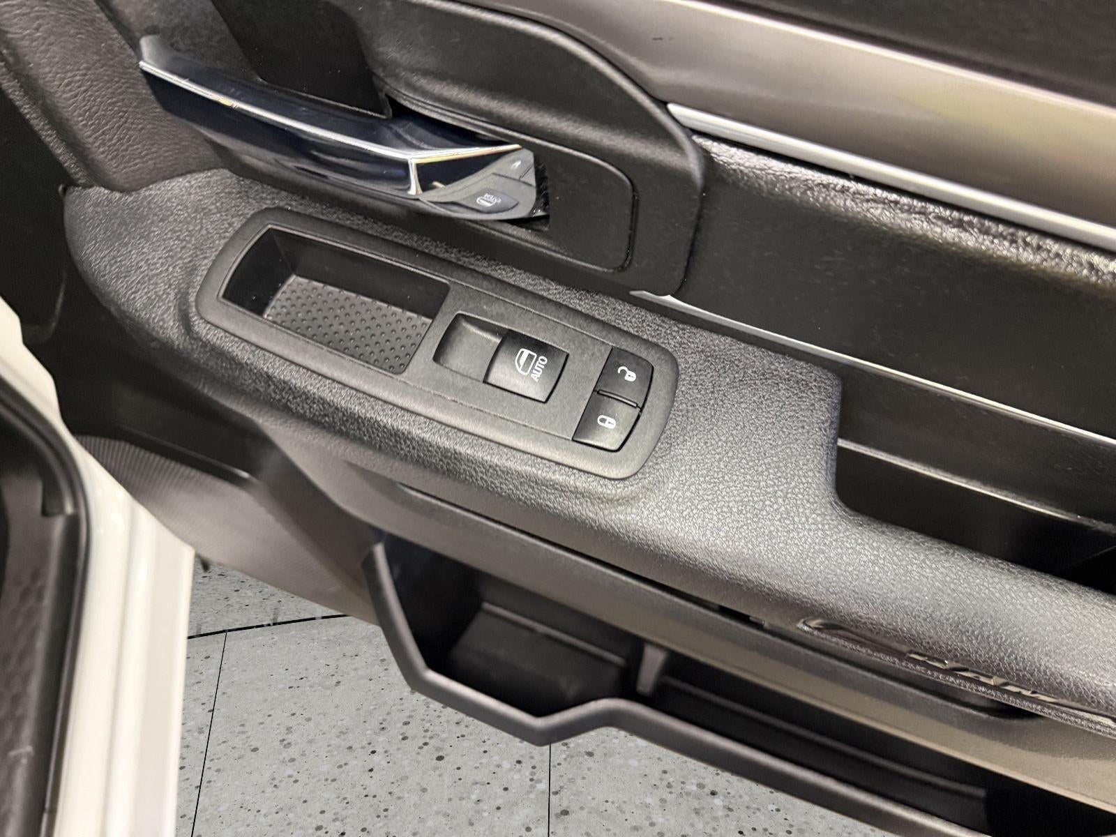 2024 RAM 1500 Classic Warlock Crew Cab 4x4 5'7' Box