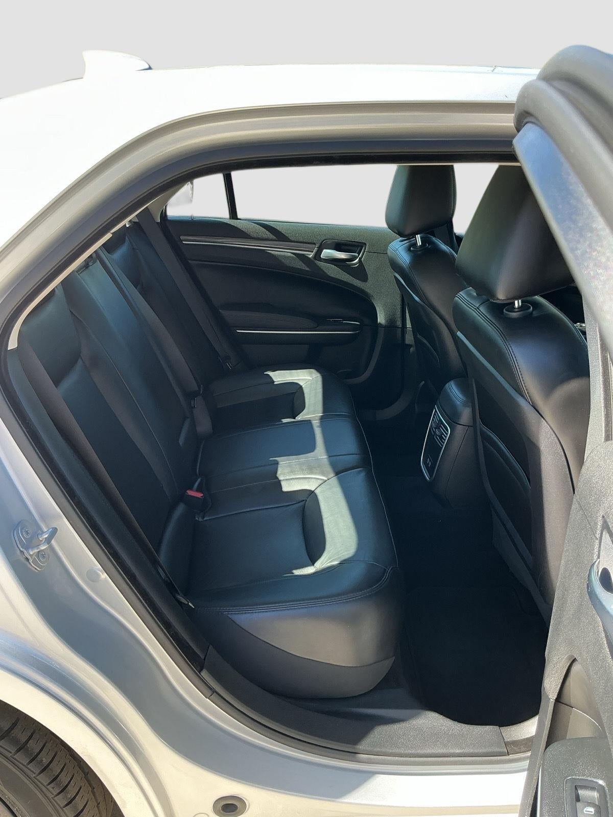 2022 Chrysler 300 Touring L