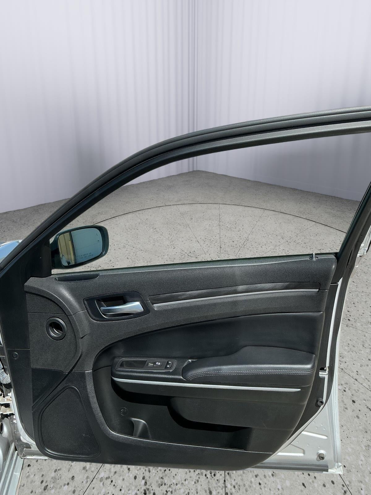 2022 Chrysler 300 Touring L