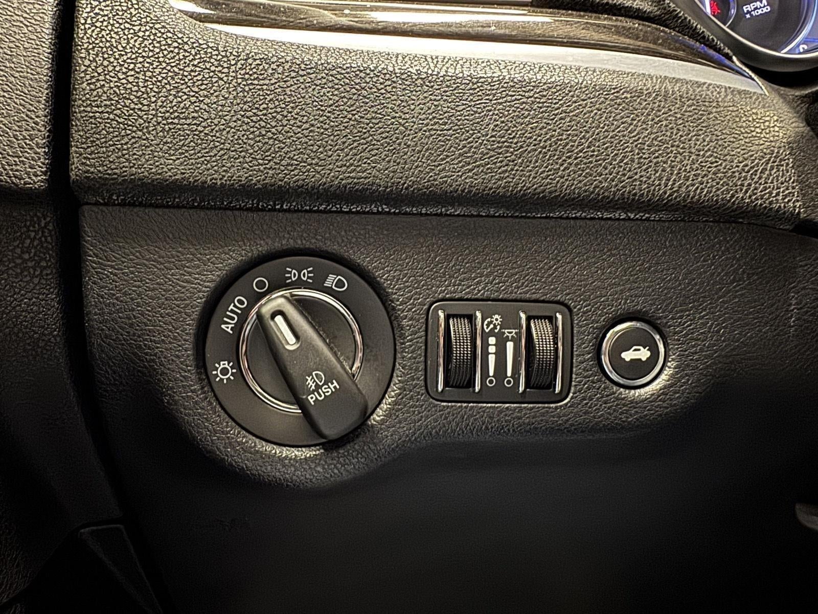 2016 Chrysler 300 Limited