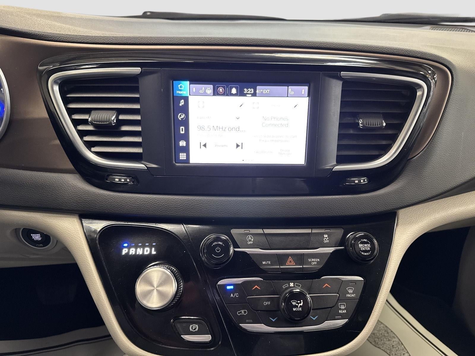 2023 Chrysler Voyager LX