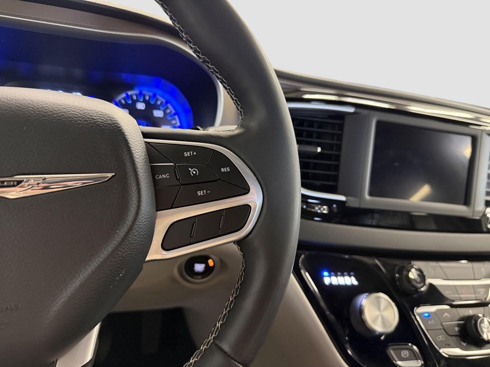 2022 Chrysler Voyager LX