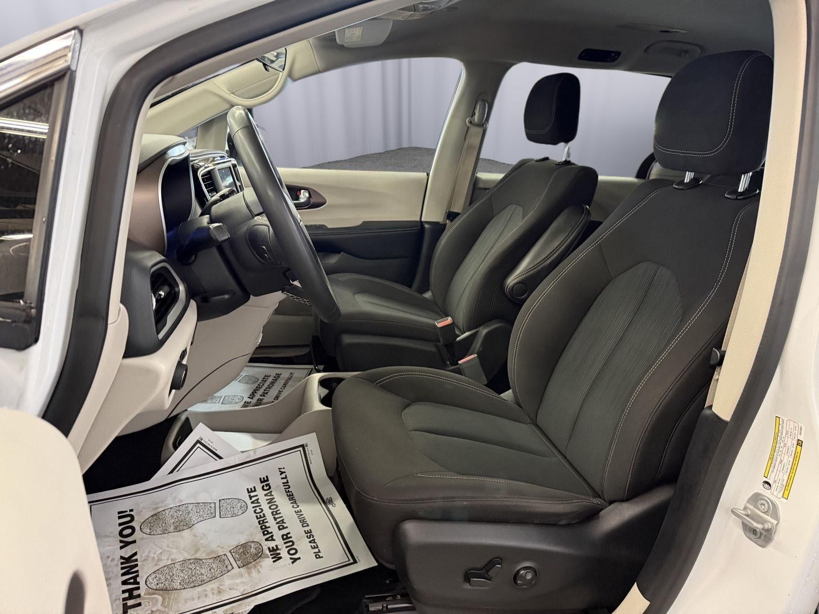 2022 Chrysler Voyager LX