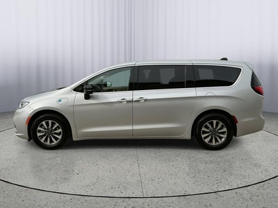 2024 Chrysler Pacifica Select