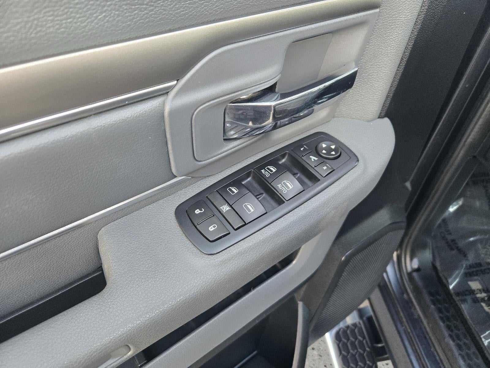 2017 RAM 1500 Big Horn Crew Cab 4x4 5'7' Box