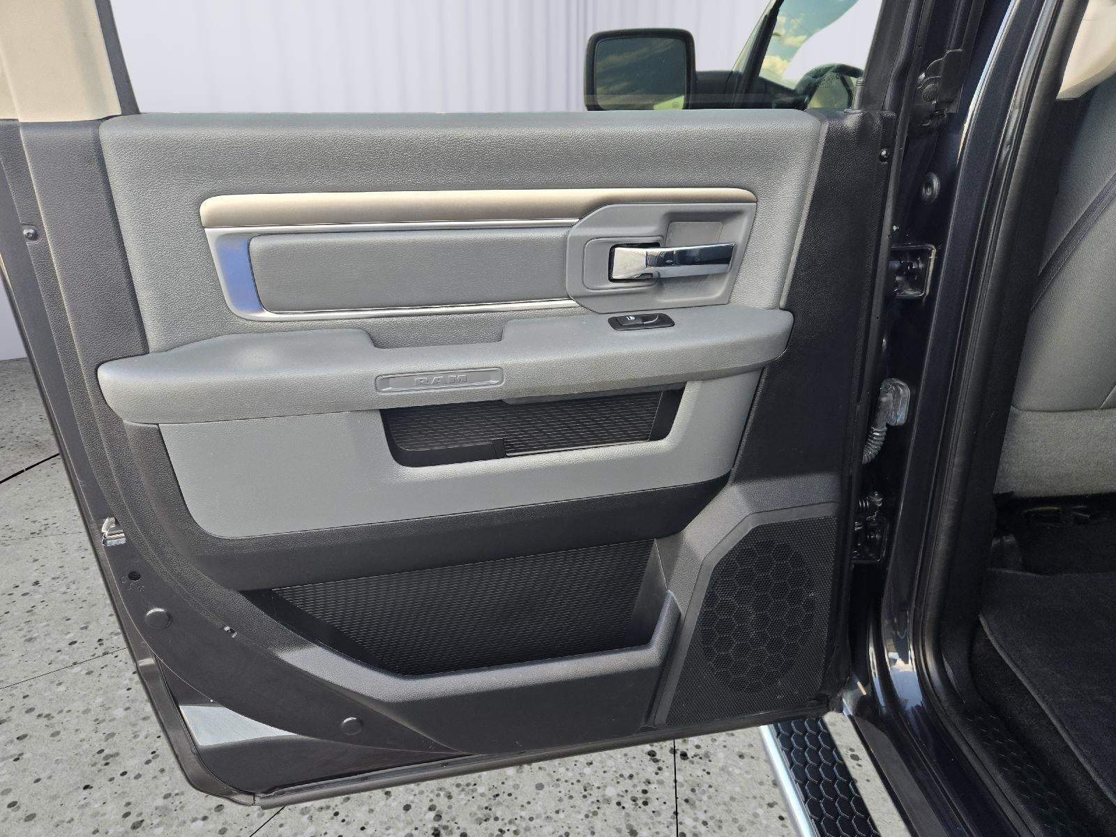 2017 RAM 1500 Big Horn Crew Cab 4x4 5'7' Box