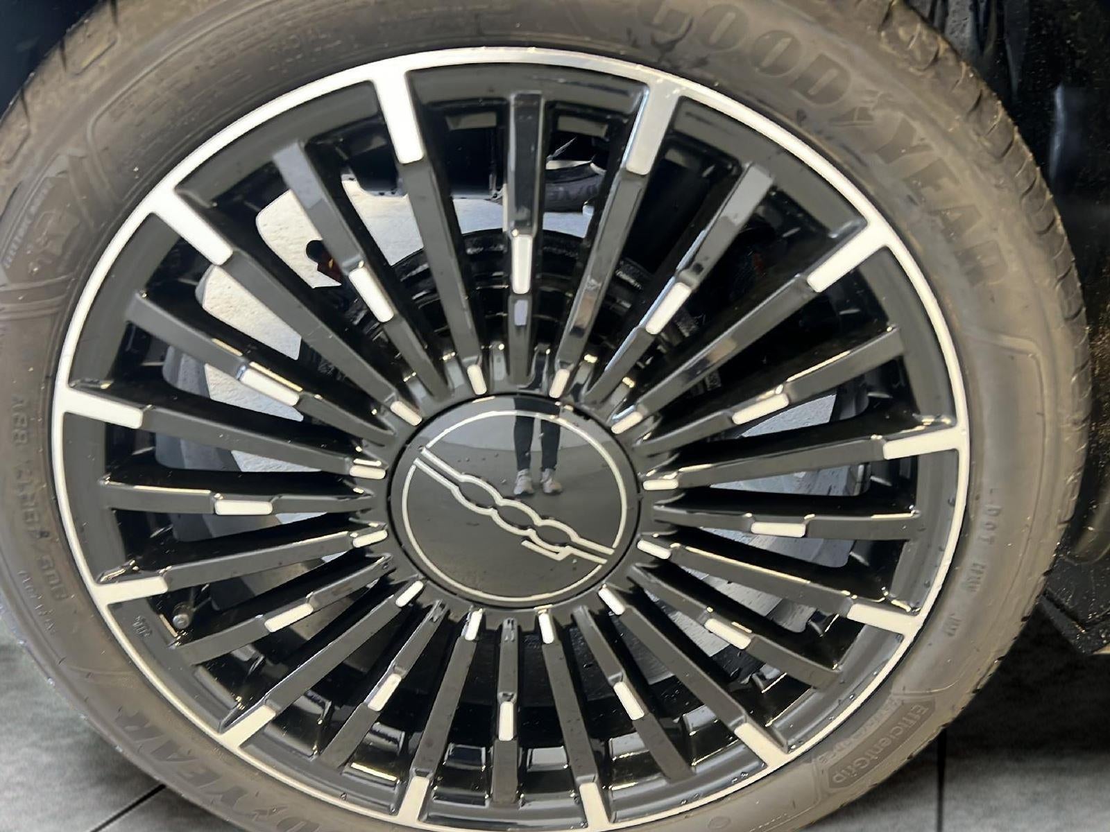 2024 FIAT FIAT 500e 500e INSPI(RED)