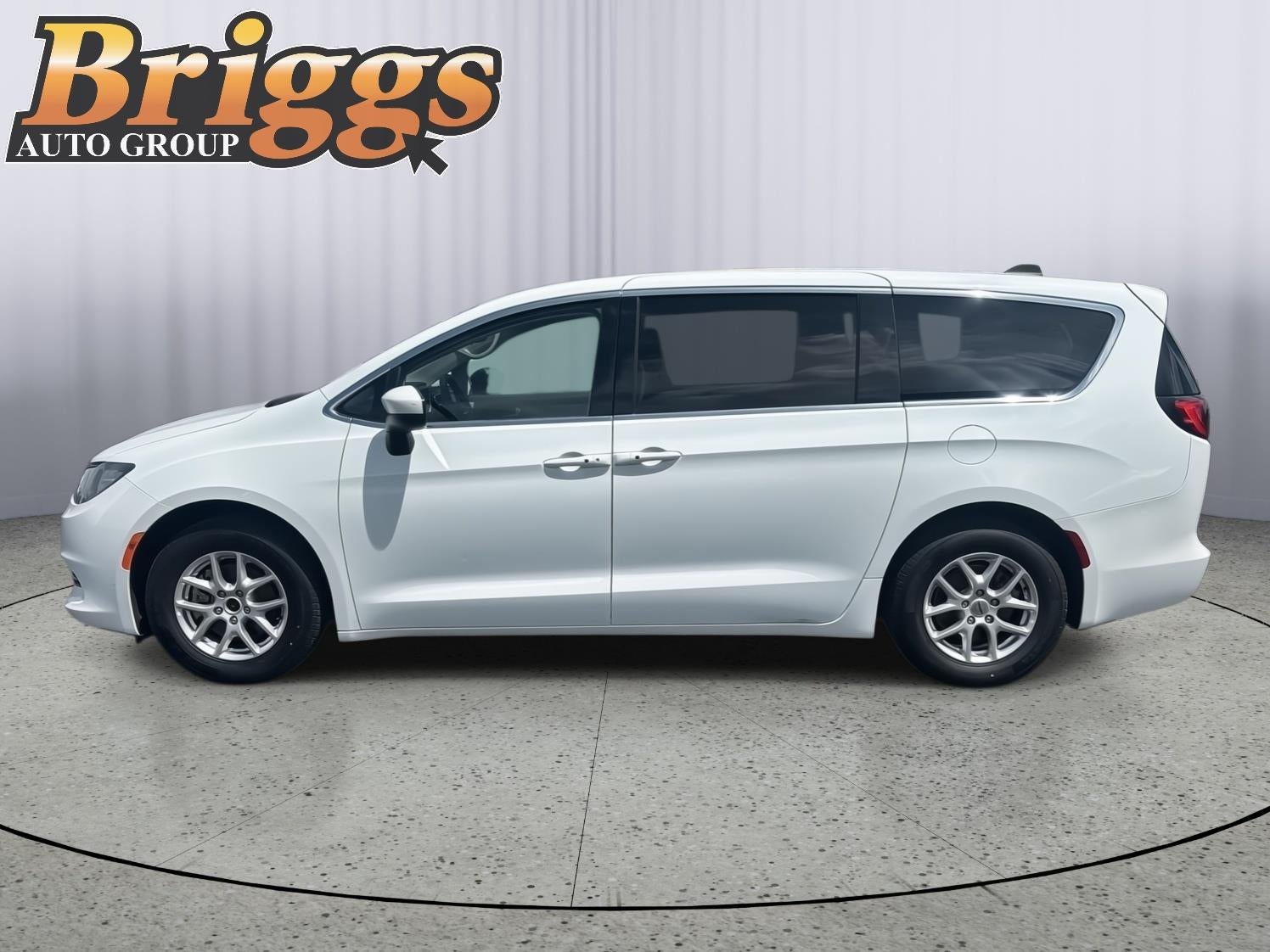 2023 Chrysler Voyager LX