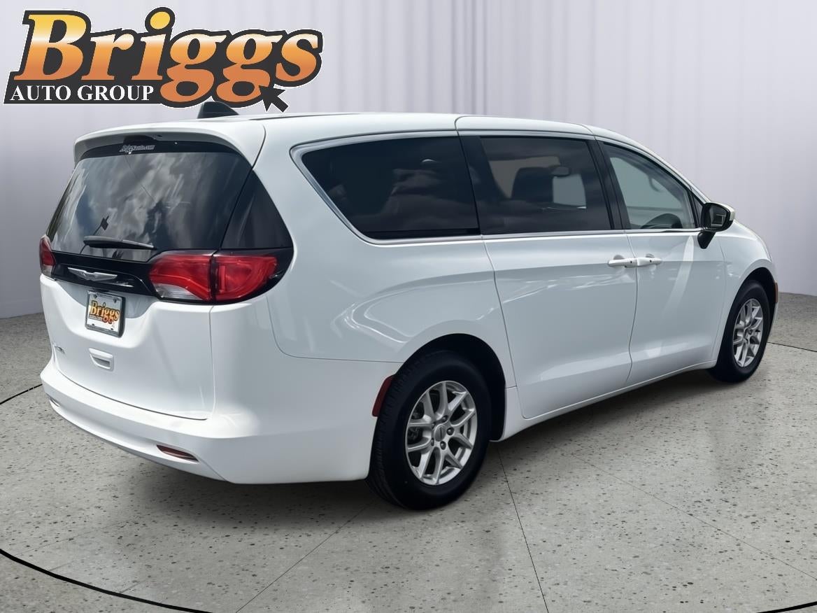 2023 Chrysler Voyager LX