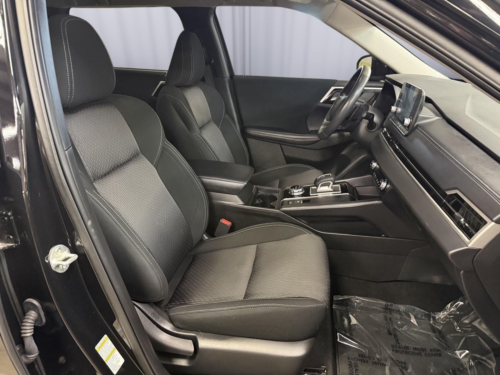 2024 Mitsubishi Outlander ES