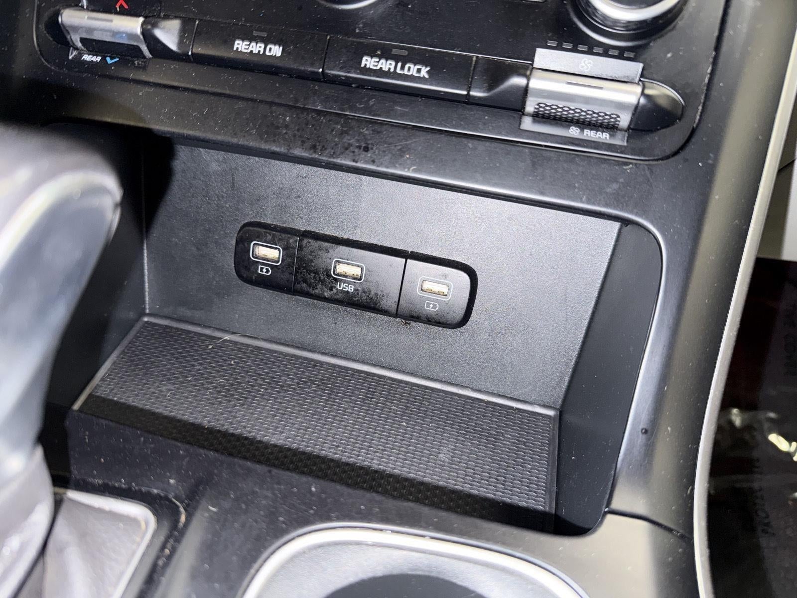 2023 Kia Carnival LX