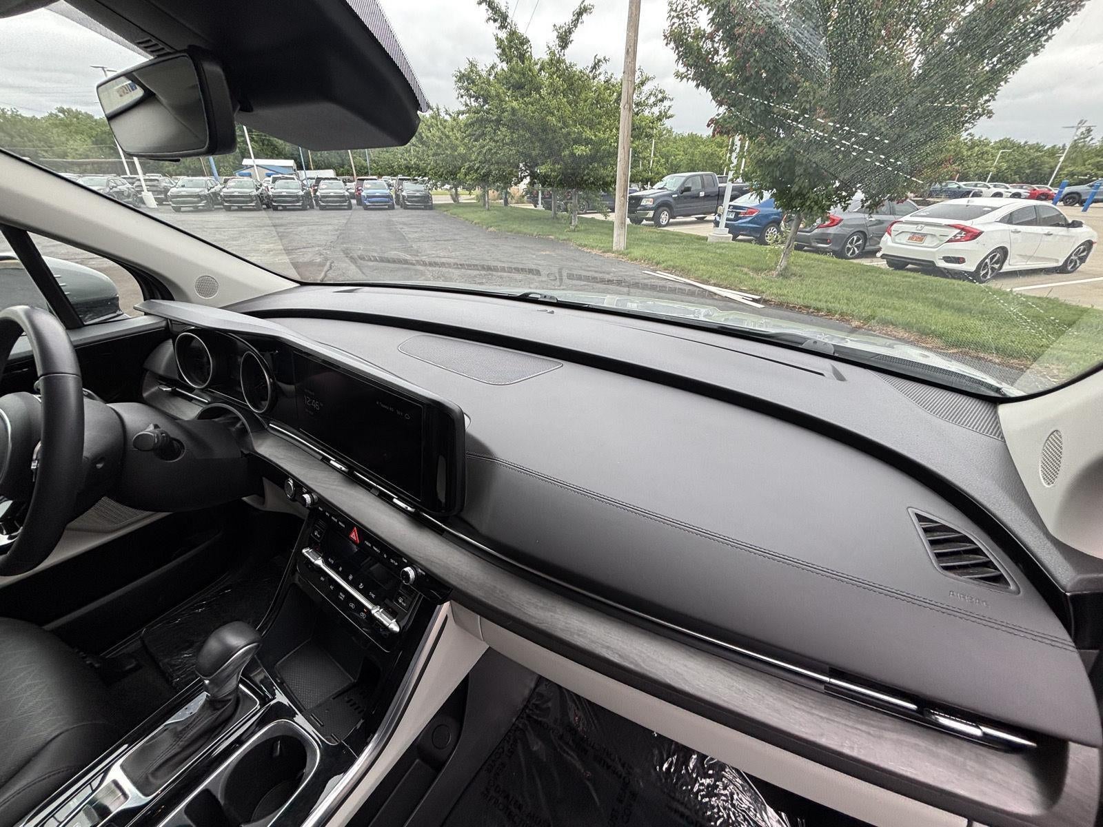 2024 Kia Carnival EX