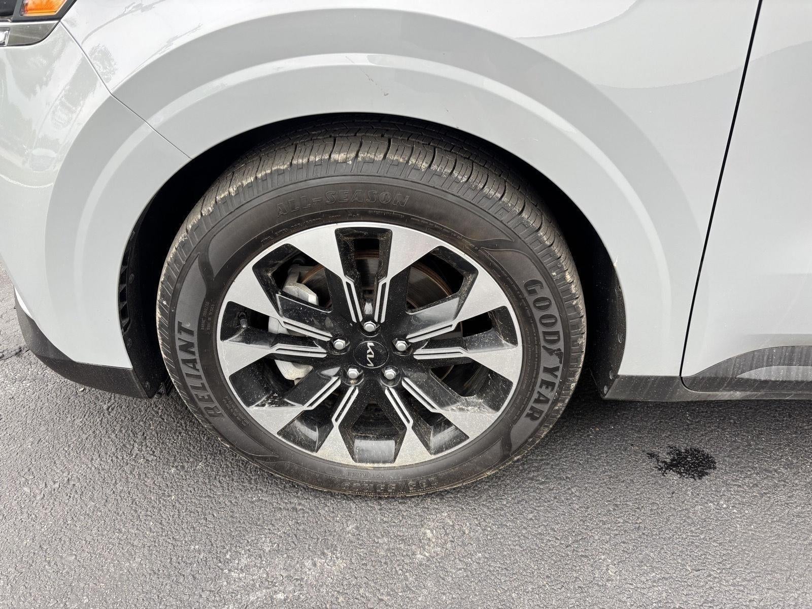 2024 Kia Carnival EX