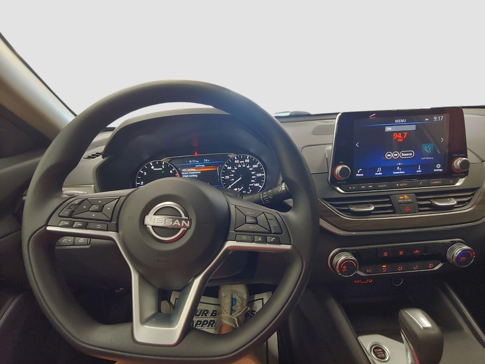 2025 Nissan Altima SV - Photo 13