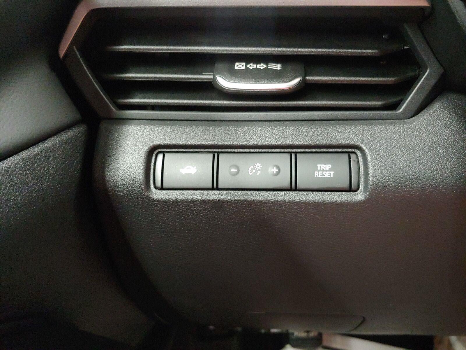 2025 Nissan Altima SV - Photo 17