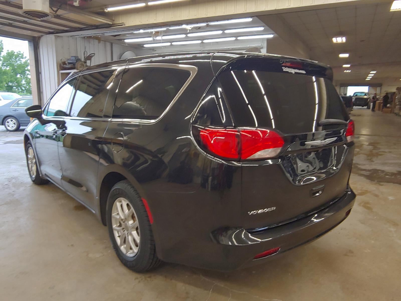 2022 Chrysler Voyager LX