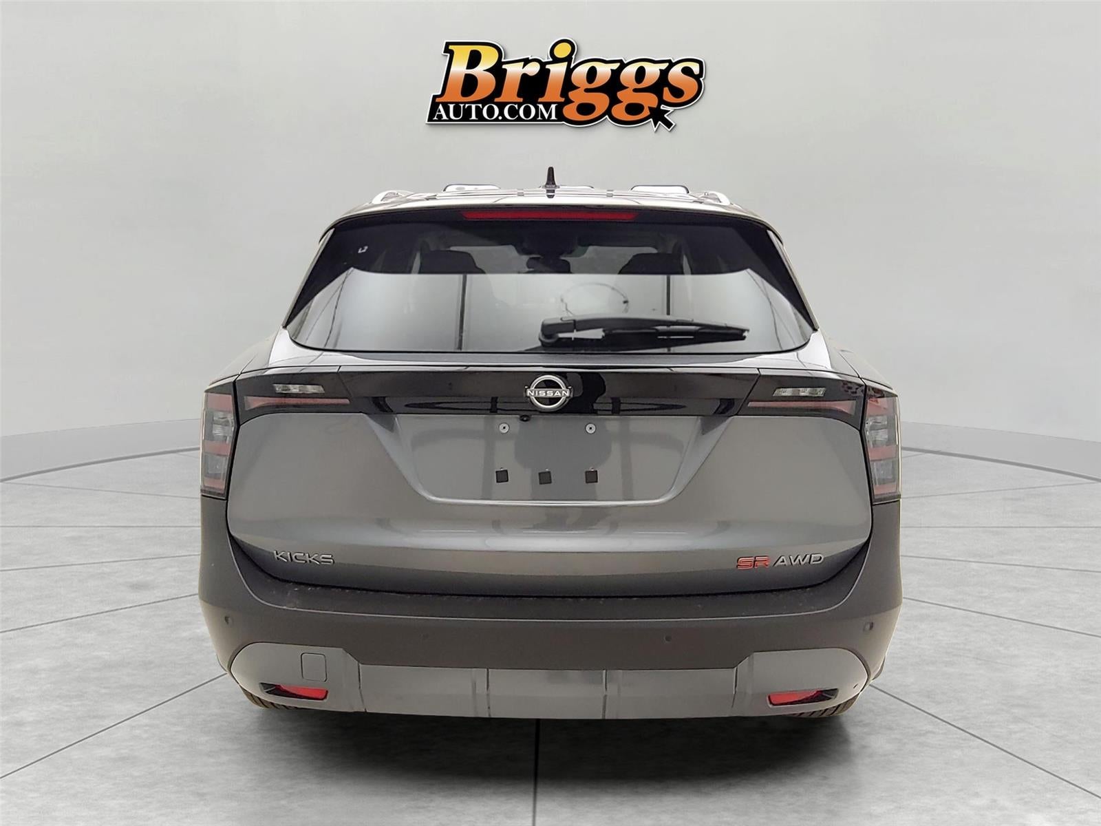 2025 Nissan Kicks SR