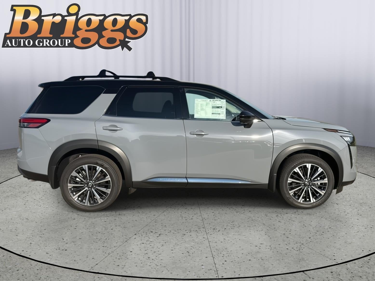 2026 Nissan Pathfinder Platinum - Photo 6