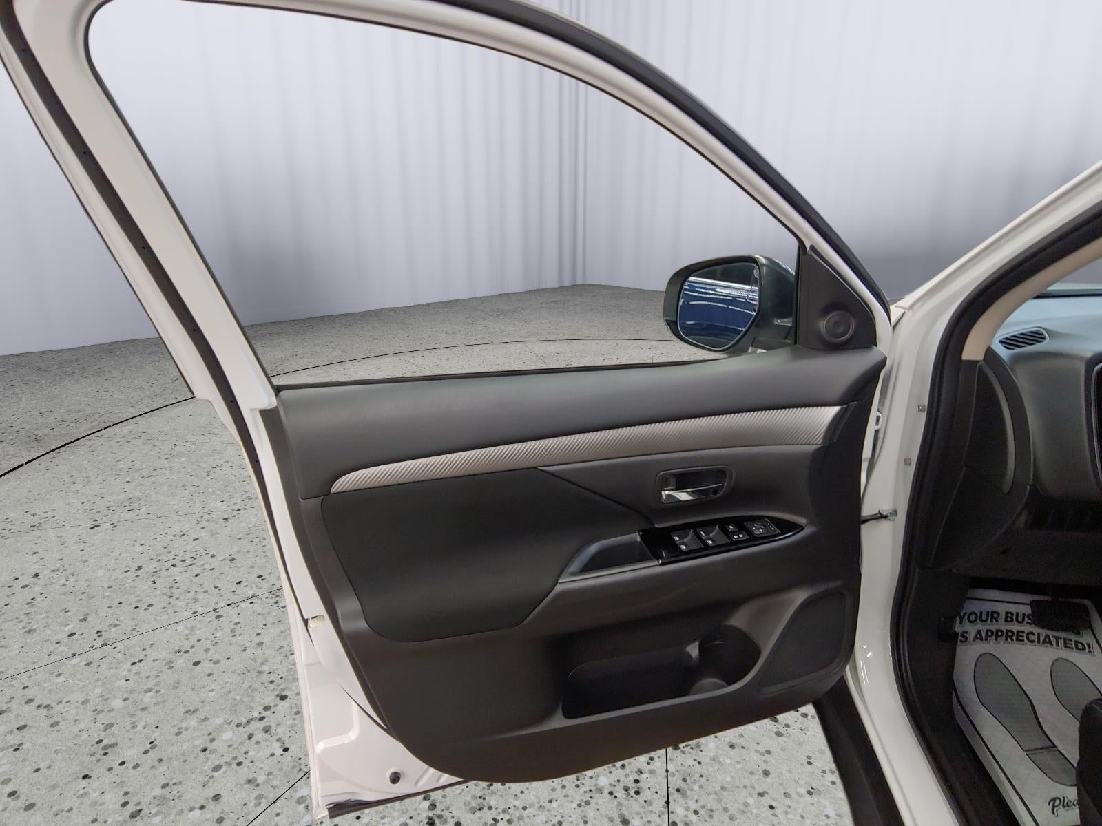 2017 Mitsubishi Outlander ES