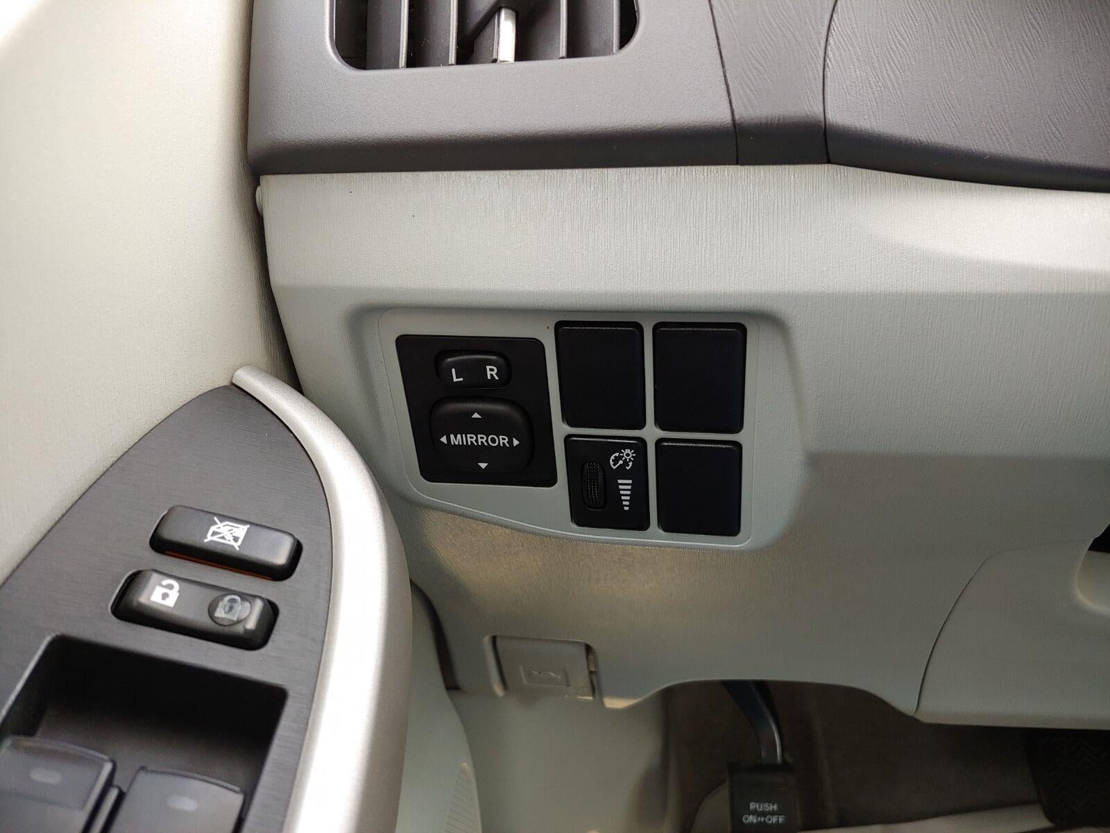 2011 Toyota Prius I
