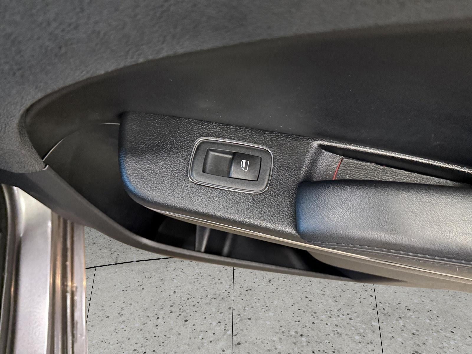 2013 Dodge Charger SXT