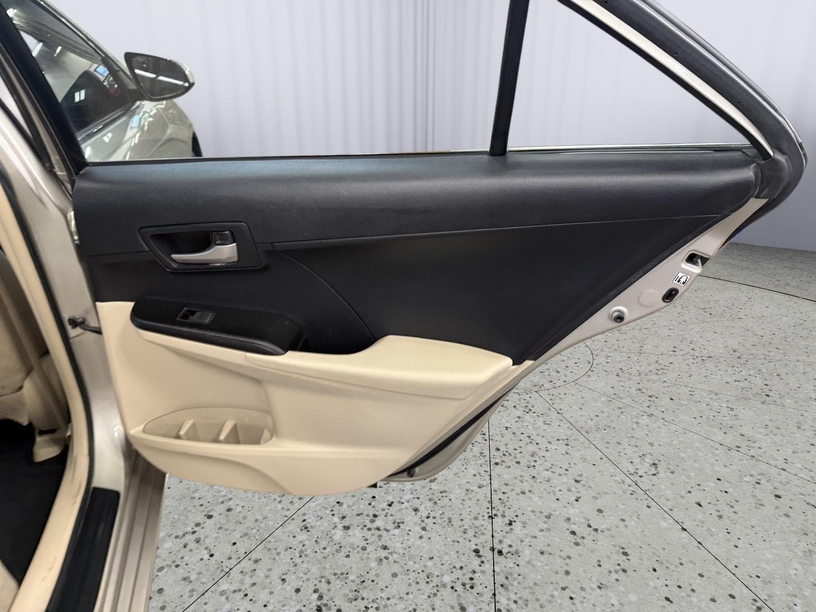 2014 Toyota CAMRY SE