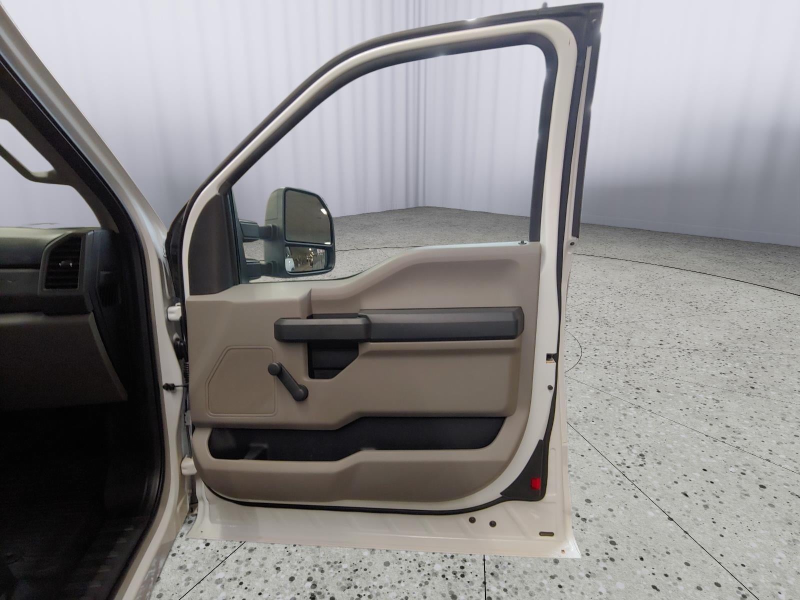 2017 Ford Super Duty F-350 DRW XL