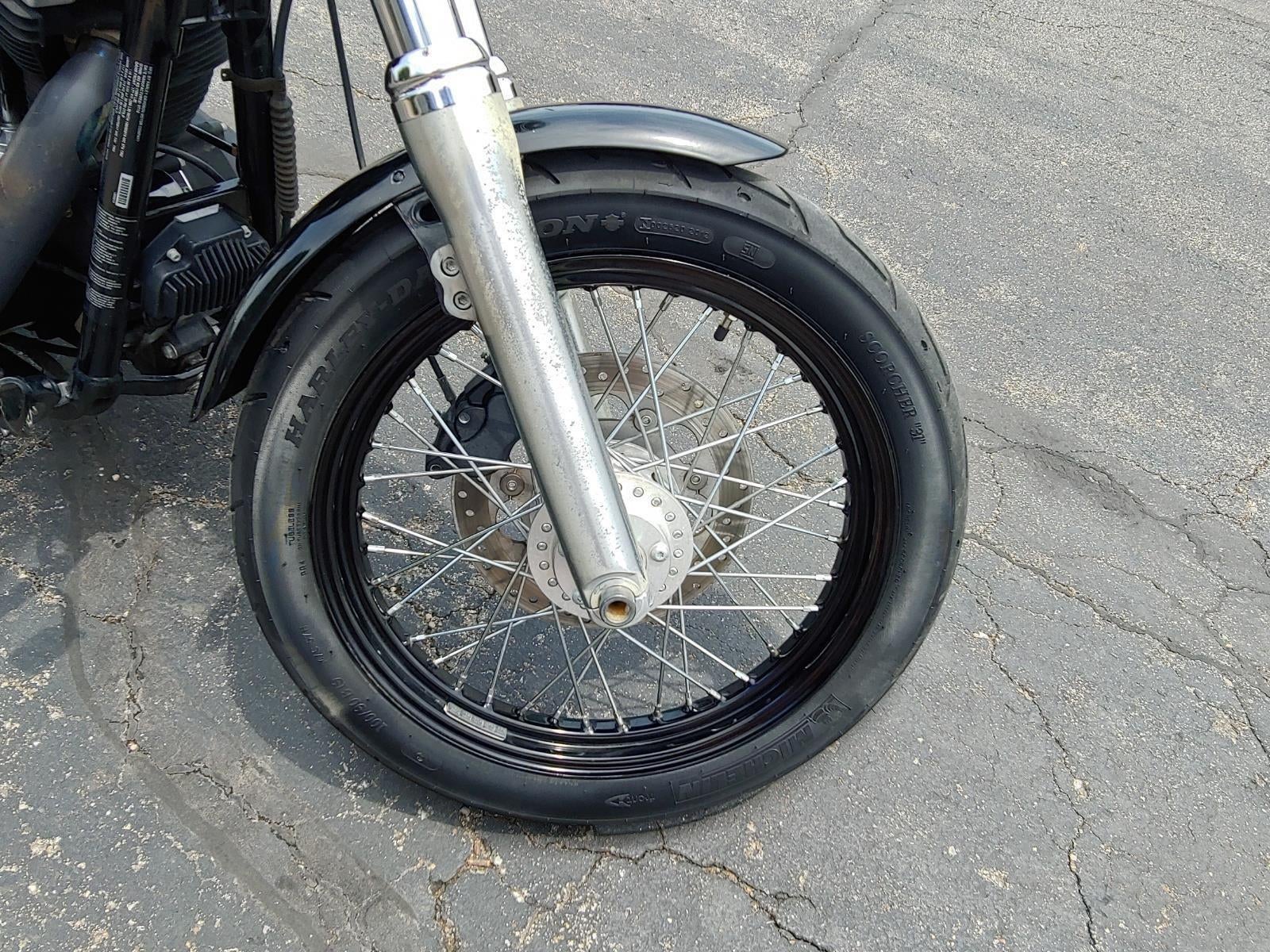 2011 HARLEY-DAVIDSON STREETBOB Base