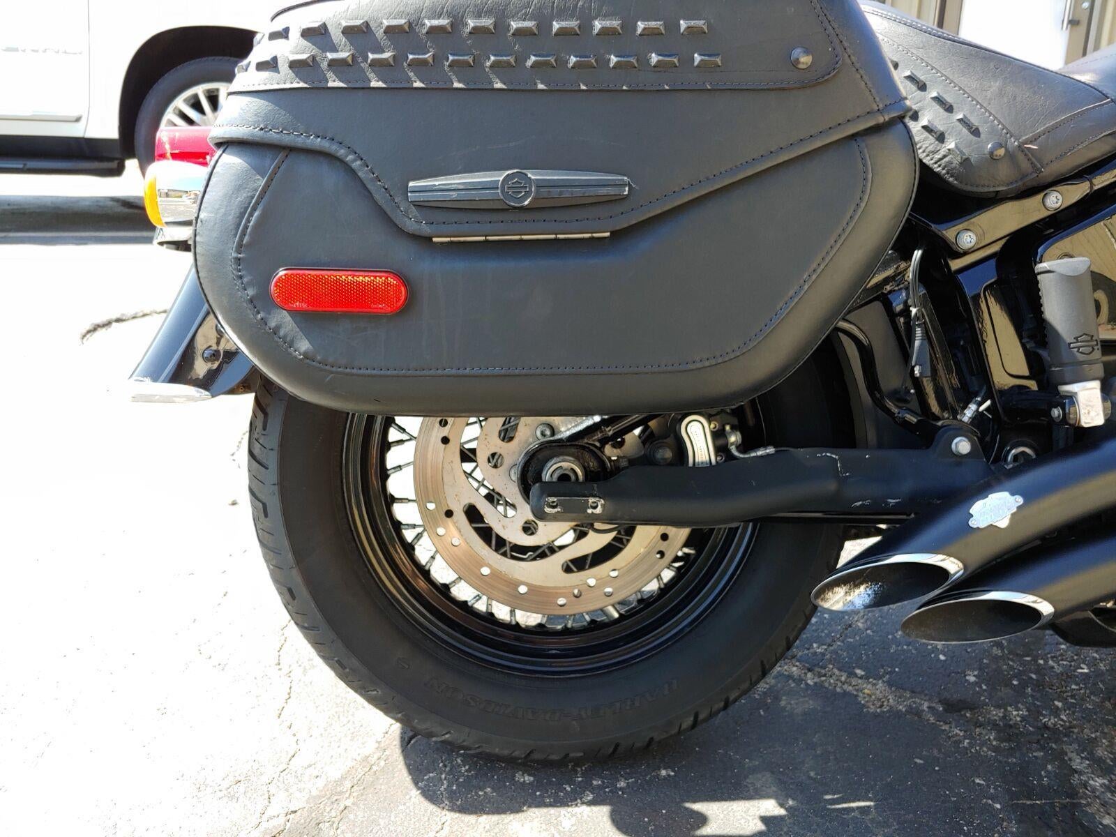 2018 HARLEY-DAVIDSON HERITAGE Base