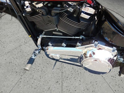 2018 HARLEY-DAVIDSON LOW RIDER Base