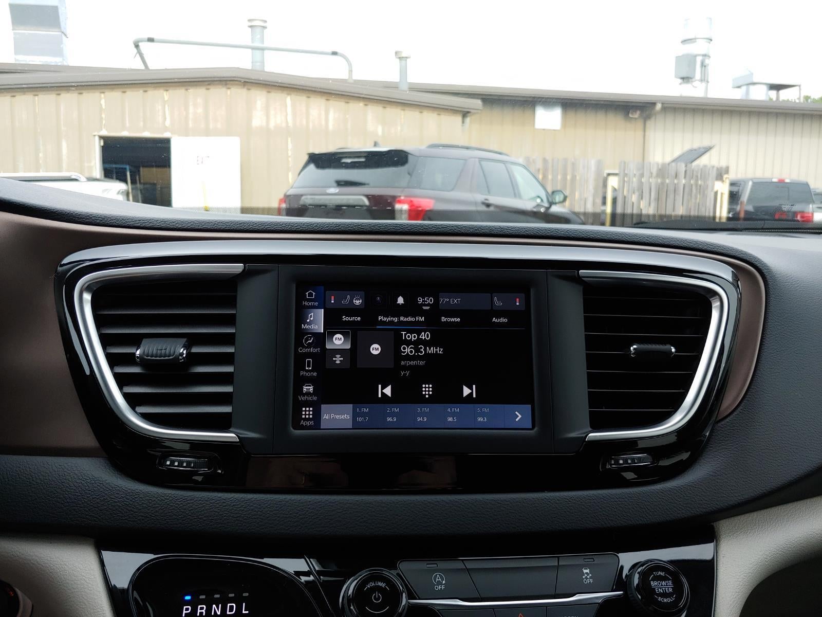 2023 Chrysler Voyager LX