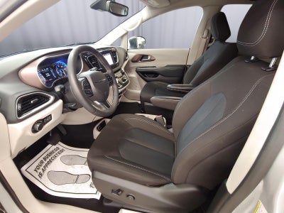 2024 Chrysler Voyager LX