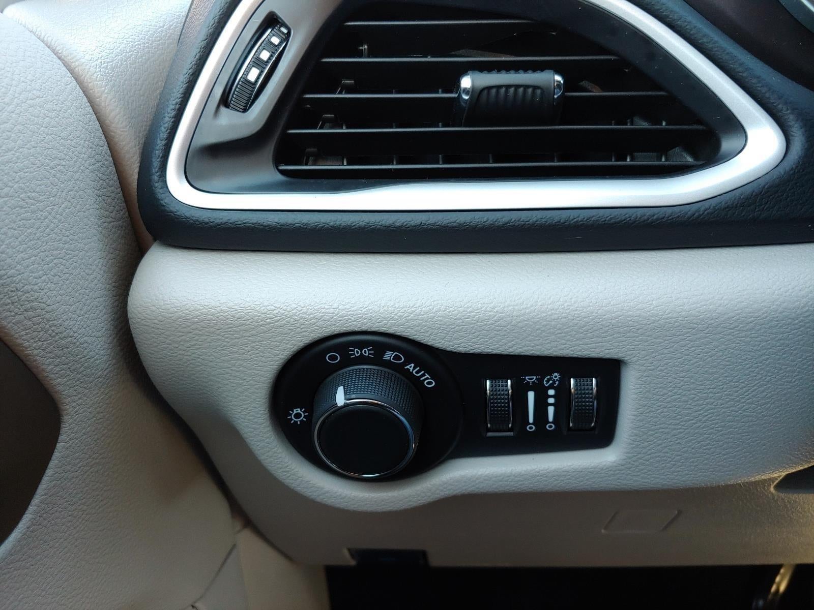 2024 Chrysler Voyager LX