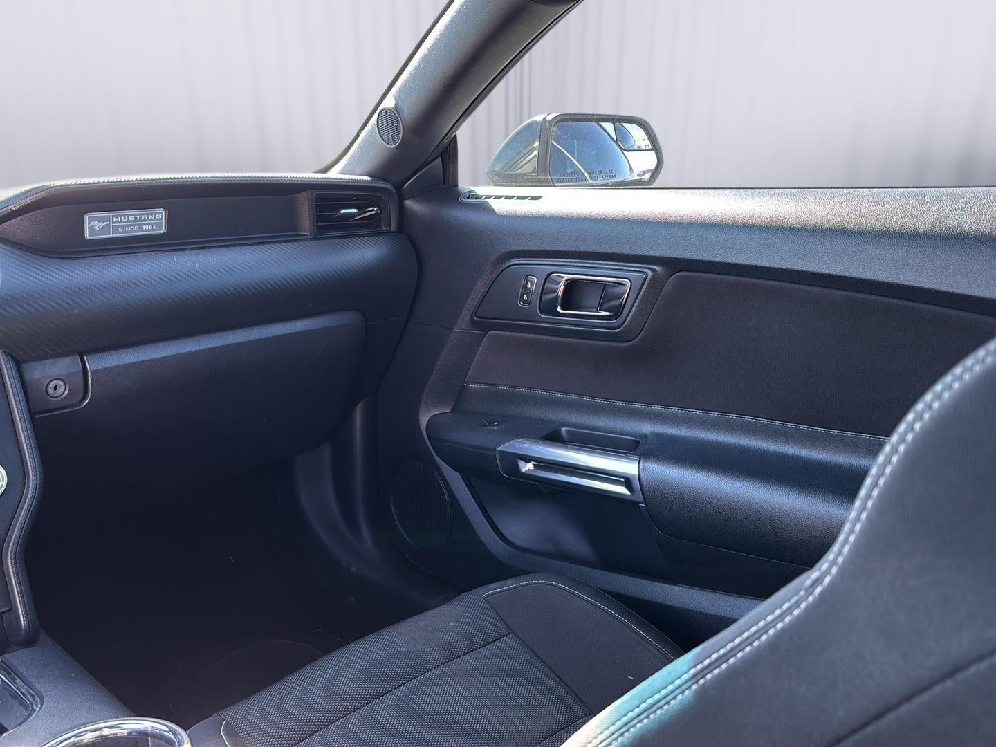 2015 Ford MUSTANG Base