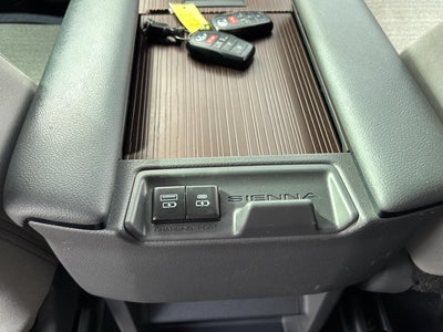 2021 Toyota Sienna LE